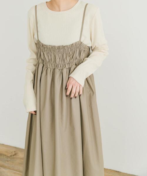 ITEMS URBANRESEARCH（アイテムズ アーバンリサーチ）の「シャーリングキャミワンピース（ワンピース・レディース・ブラック/ベージュ・FREE）」の18枚目の写真