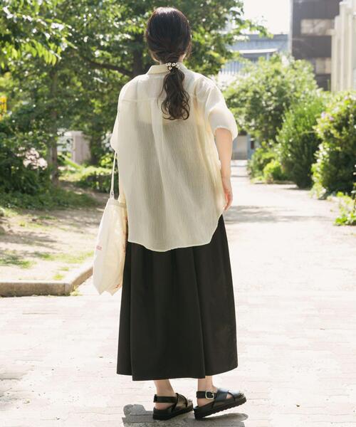 ITEMS URBANRESEARCH（アイテムズ アーバンリサーチ）の「シャーリングキャミワンピース（ワンピース・レディース・ブラック/ベージュ・FREE）」の7枚目の写真