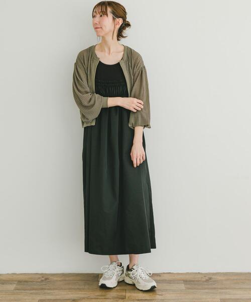 ITEMS URBANRESEARCH（アイテムズ アーバンリサーチ）の「シャーリングキャミワンピース（ワンピース・レディース・ブラック/ベージュ・FREE）」の14枚目の写真