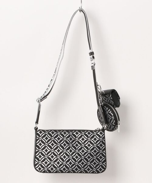 MICHAEL KORS(マイケルコース)の「JET SET TRAVEL クロスボディ ウィズ テックアタッチ スモール(ショルダーバッグ・レディース・ブラック×シルバー・FREE)」の2枚目の写真