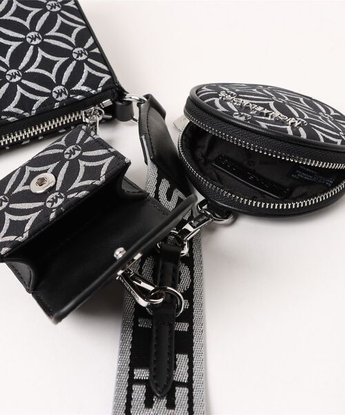 MICHAEL KORS(マイケルコース)の「JET SET TRAVEL クロスボディ ウィズ テックアタッチ スモール(ショルダーバッグ・レディース・ブラック×シルバー・FREE)」の5枚目の写真