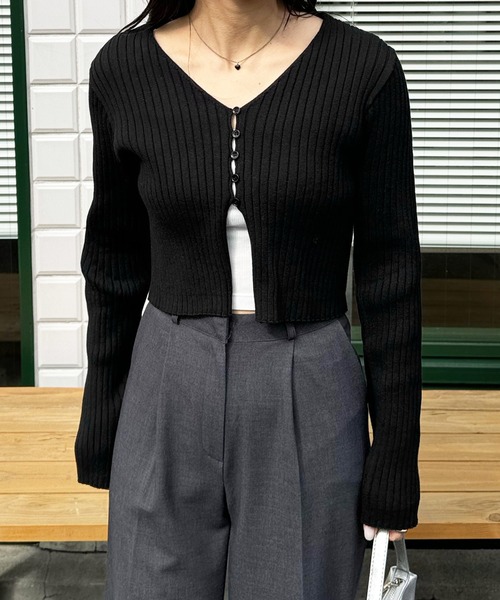 LE MORE（リモア）の「ボタンリブショートカーディガン（カーディガン/ボレロ・レディース・ブラック/アイボリー/ブルー/チャコール・FREE）」の6枚目の写真