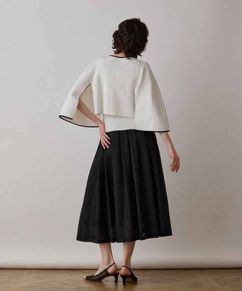 GRACE CONTINENTAL（グレースコンチネンタル）の「バイカラースリットニットカーディガン（カーディガン/ボレロ・レディース・ブラック/ブルー/ホワイト・36）」の6枚目の写真