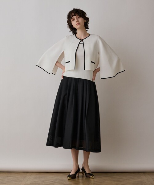 GRACE CONTINENTAL（グレースコンチネンタル）の「バイカラースリットニットカーディガン（カーディガン/ボレロ・レディース・ブラック/ブルー/ホワイト・36）」の7枚目の写真