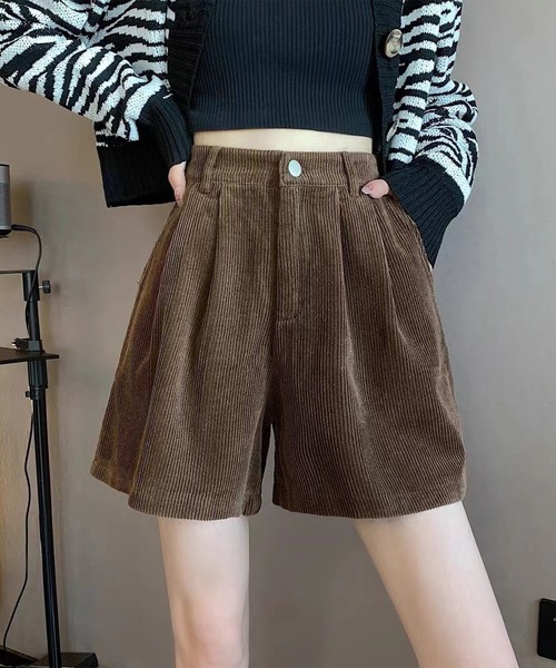 Lace Ladies(レースレディース)の「コーデュロイ タック ハイウエスト フレア ショート パンツ(その他パンツ・レディース・ブラック/アイボリー/ブラウン・S/M/XL)」の1枚目の写真