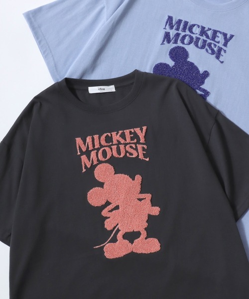 Disney(ディズニー)の「Disney/ディズニー オーバーサイズ ミッキ キャラクター サガラ フロッキー 刺繍 半袖Tシャツ(Tシャツ/カットソー・レディース・アッシュグレー/パープル系その他/イエロー系その他/ブルー系その他2/ブルー系その他3/ブラック系その他/ベージュ系その他/グリーン系その他/スミクロ/ブルー系その他/グレー系その他2/グリーン系その他3/レッド/ホワイト/ピンク系その他/ブラック系その他3/パープル系その他2/グリーン系その他2/グレー系その他/ブラック系その他2/ホワイト系その他2/ホワイト系その他/ブラック系その他4/ブラック系その他5・M/L)」の5枚目の写真