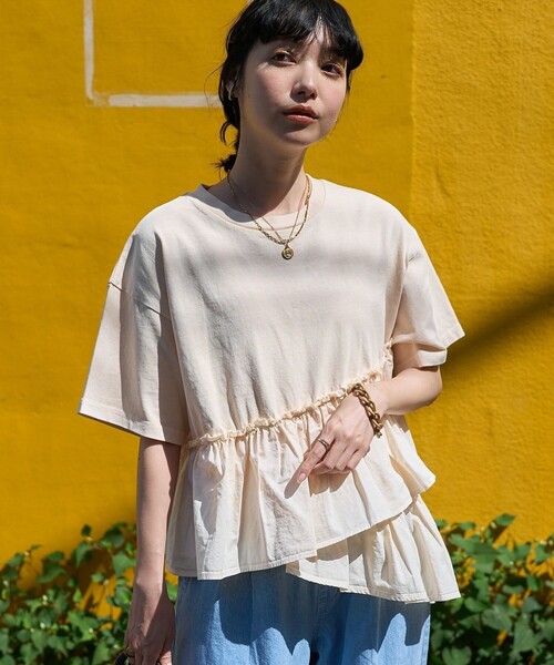 FREAK'S STORE(フリークスストア)の「裾フリル ピグメントTシャツ/異素材ドッキングTシャツ(Tシャツ/カットソー・レディース・オフホワイト/チャコールグレー/ピンク・フリ-)」の1枚目の写真