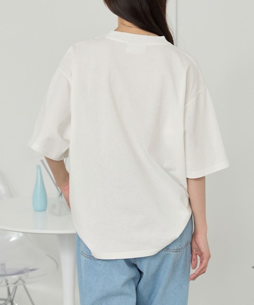 Kappa（カッパ）の「Kappa/カッパ 別注 ロゴ刺繍 オーバーサイズ半袖Tシャツ（Tシャツ/カットソー・レディース・オフホワイト/ブラック/チャコール/ダークネイビー/ライトグレー/ダークブラウン・M/L）」の13枚目の写真