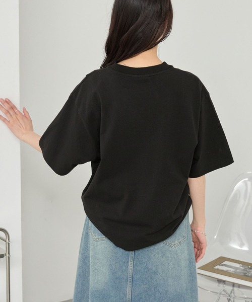 Kappa（カッパ）の「Kappa/カッパ 別注 ロゴ刺繍 オーバーサイズ半袖Tシャツ（Tシャツ/カットソー・レディース・オフホワイト/ブラック/チャコール/ダークネイビー/ライトグレー/ダークブラウン・M/L）」の22枚目の写真