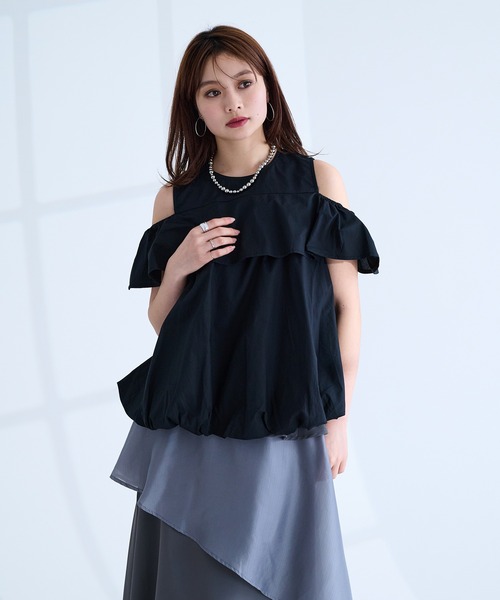 Ellno de Mavie(エルノデメヴィ)の「バルーンオフショルトップス(シャツ/ブラウス・レディース・オフホワイト/グレー系その他/ブラック・FREE)」の13枚目の写真