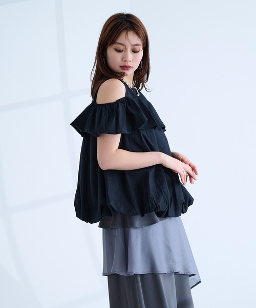 Ellno de Mavie(エルノデメヴィ)の「バルーンオフショルトップス(シャツ/ブラウス・レディース・オフホワイト/グレー系その他/ブラック・FREE)」の14枚目の写真