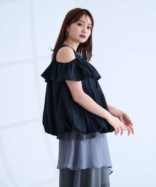 Ellno de Mavie(エルノデメヴィ)の「バルーンオフショルトップス(シャツ/ブラウス・レディース・オフホワイト/グレー系その他/ブラック・FREE)」の15枚目の写真