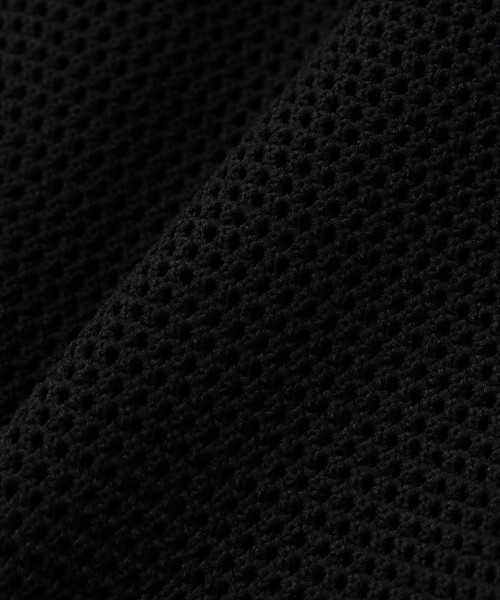 SHIPS（シップス）の「City Ambient Products:〈手洗い可能〉ポリエステル メッシュ ニット ショートスリーブ ポロ（ポロシャツ・メンズ・ブラック/ダークグリーン/オフホワイト/ダークグレー・SMALL/MEDIUM/LARGE）」の17枚目の写真