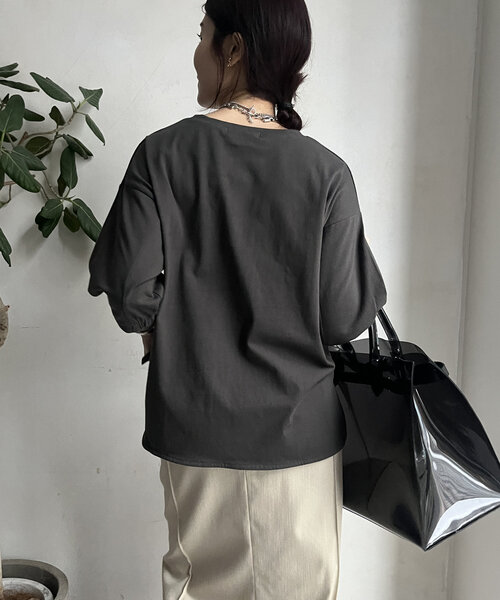 WEB限定】パールロゴ刺繍タックスリーブプルオーバー（Tシャツ