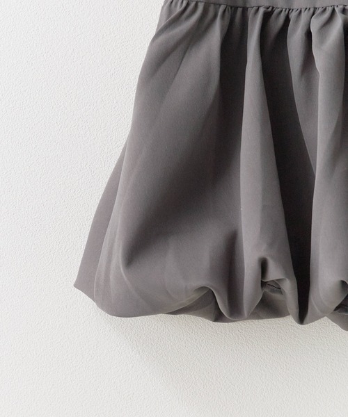 ROOPTOKYO（ループトウキョウ）の「Gathered mini skirt with embroidery design / リボン刺繍デザイン ギャザーミニスカート（スカート・レディース・ブラック/ホワイト/グレー/カーキ・FREE）」の6枚目の写真