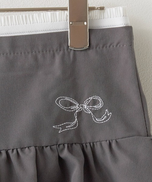ROOPTOKYO（ループトウキョウ）の「Gathered mini skirt with embroidery design / リボン刺繍デザイン ギャザーミニスカート（スカート・レディース・ブラック/ホワイト/グレー/カーキ・FREE）」の9枚目の写真