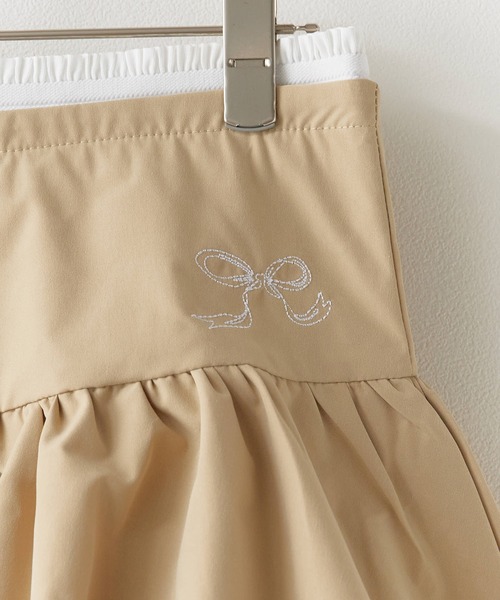 ROOPTOKYO（ループトウキョウ）の「Gathered mini skirt with embroidery design / リボン刺繍デザイン ギャザーミニスカート（スカート・レディース・ブラック/ホワイト/グレー/カーキ・FREE）」の8枚目の写真