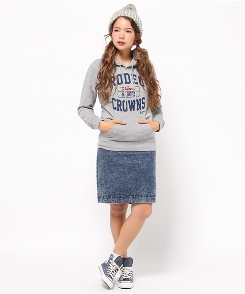 RODEO CROWNS WIDE BOWL(ロデオクラウンズワイドボウル)の「RCS カレッジ ロゴ スウェット パーカー(パーカー・レディース・ブラック/トップグレー/ボルドー・SMALL/MEDIUM)」の9枚目の写真