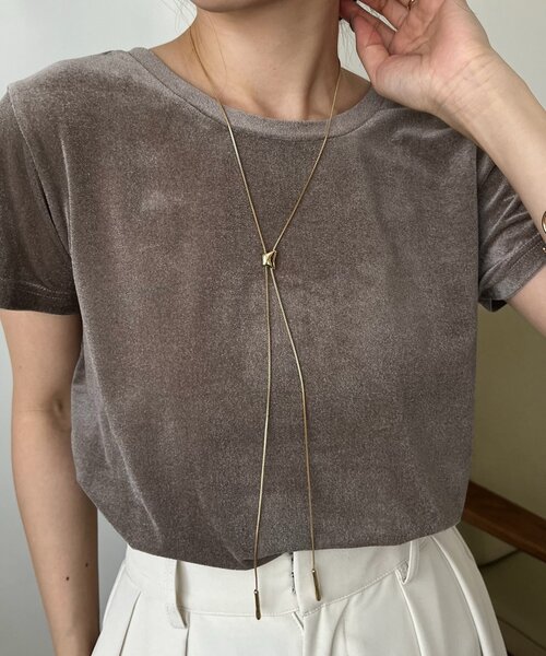 CAPRICIEUX LE'MAGE（カプリシューレマージュ）の「〈GOLDY/ゴールディ〉ループタイロングネックレス（ネックレス・レディース・シルバー/ゴールド・FREE）」の2枚目の写真