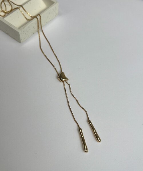 CAPRICIEUX LE'MAGE（カプリシューレマージュ）の「〈GOLDY/ゴールディ〉ループタイロングネックレス（ネックレス・レディース・シルバー/ゴールド・FREE）」の5枚目の写真