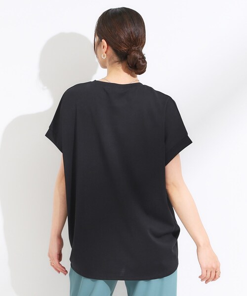 SHOO・LA・RUE（シューラルー）の「【S-LL/汗ジミ軽減/ひんやり/UV】体型カバーに タック入りドルマントップス（Tシャツ/カットソー・レディース・ホワイト/ブラック/ブラウン系/レッド系1・01/02/03/04）」の16枚目の写真