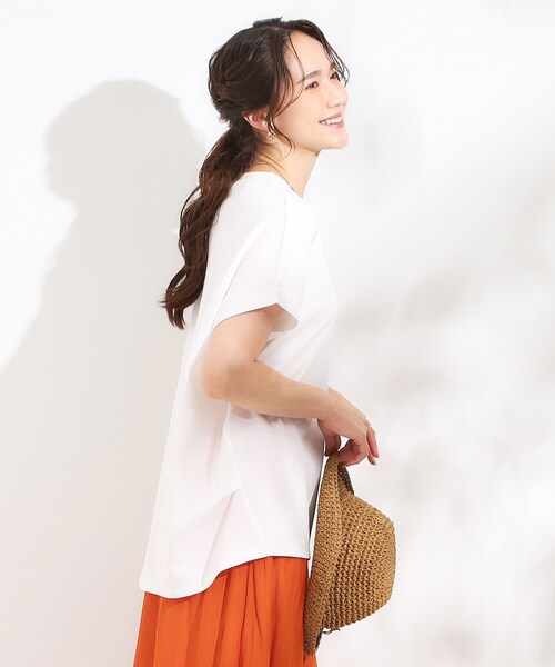 SHOO・LA・RUE（シューラルー）の「【S-LL/汗ジミ軽減/ひんやり/UV】体型カバーに タック入りドルマントップス（Tシャツ/カットソー・レディース・ホワイト/ブラック/ブラウン系/レッド系1・01/02/03/04）」の20枚目の写真