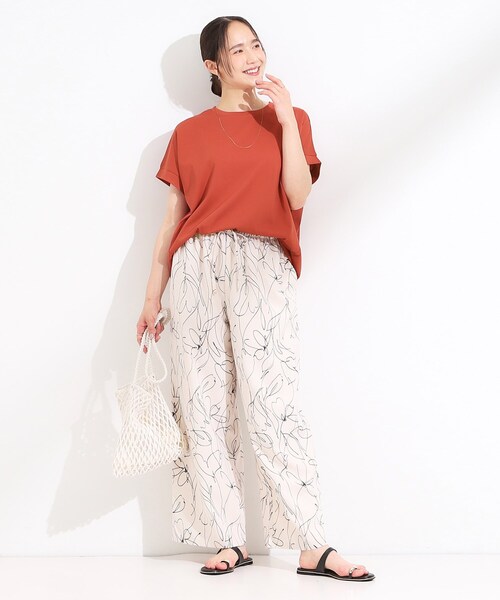 SHOO・LA・RUE（シューラルー）の「【S-LL/汗ジミ軽減/ひんやり/UV】体型カバーに タック入りドルマントップス（Tシャツ/カットソー・レディース・ホワイト/ブラック/ブラウン系/レッド系1・01/02/03/04）」の13枚目の写真