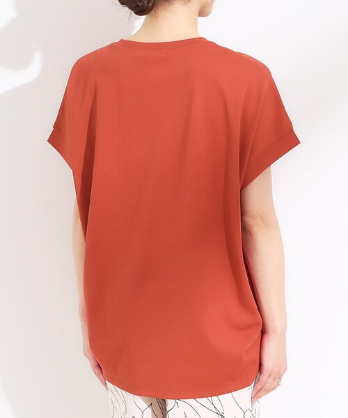 SHOO・LA・RUE（シューラルー）の「【S-LL/汗ジミ軽減/ひんやり/UV】体型カバーに タック入りドルマントップス（Tシャツ/カットソー・レディース・ホワイト/ブラック/ブラウン系/レッド系1・01/02/03/04）」の6枚目の写真