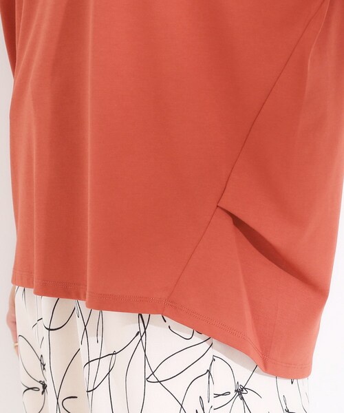 SHOO・LA・RUE（シューラルー）の「【S-LL/汗ジミ軽減/ひんやり/UV】体型カバーに タック入りドルマントップス（Tシャツ/カットソー・レディース・ホワイト/ブラック/ブラウン系/レッド系1・01/02/03/04）」の9枚目の写真