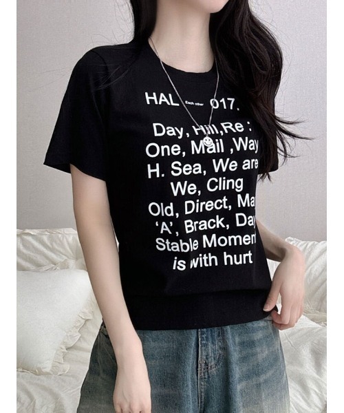NANAHACHI(ナナハチ)の「フロント文字プリント半袖Tシャツ(Tシャツ/カットソー・レディース・ブラウン/ブラック/アイボリー・FREE)」の1枚目の写真