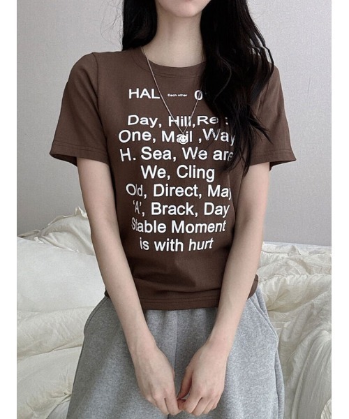 NANAHACHI(ナナハチ)の「フロント文字プリント半袖Tシャツ(Tシャツ/カットソー・レディース・ブラウン/ブラック/アイボリー・FREE)」の6枚目の写真