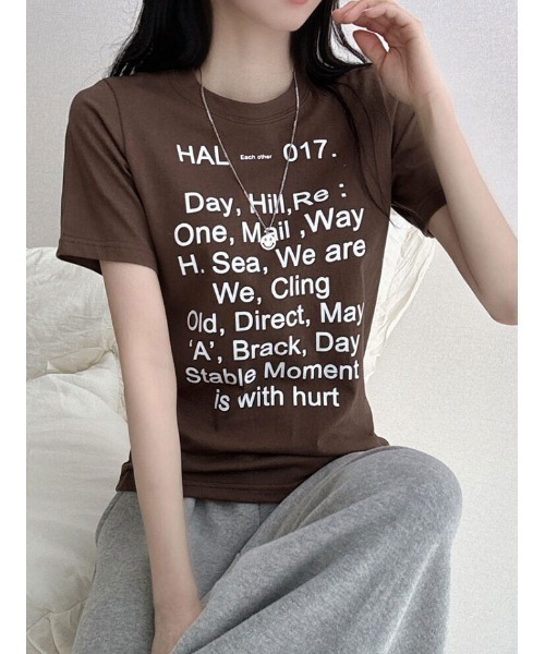 NANAHACHI(ナナハチ)の「フロント文字プリント半袖Tシャツ(Tシャツ/カットソー・レディース・ブラウン/ブラック/アイボリー・FREE)」の7枚目の写真