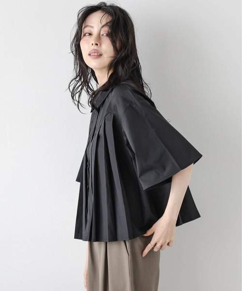 AMELY(エミリー)の「プリーツデザインシャツ(シャツ/ブラウス・レディース・ホワイト/ブラック・フリー)」の6枚目の写真