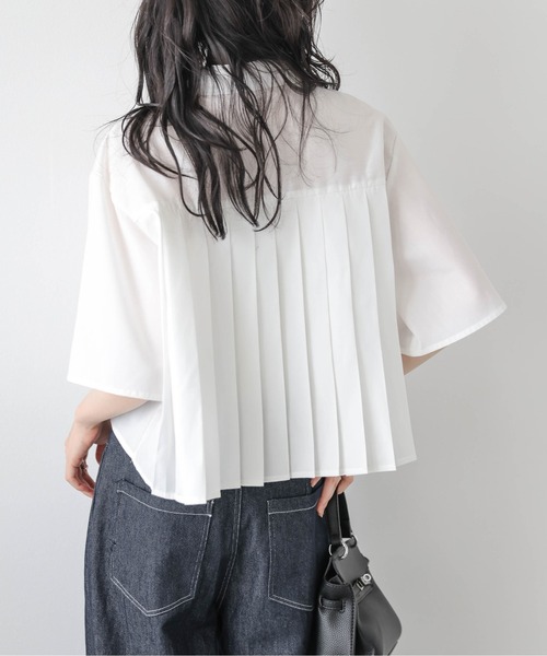 AMELY(エミリー)の「プリーツデザインシャツ(シャツ/ブラウス・レディース・ホワイト/ブラック・フリー)」の10枚目の写真