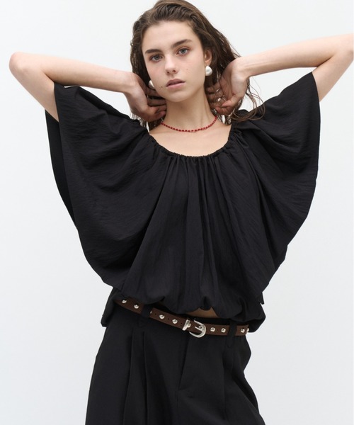 Lutim by u(ルチバイユー)の「Balloon gathered blouse / バルーンギャザーブラウス(シャツ/ブラウス・レディース・グレイッシュベージュ/ブラック・FREE)」の1枚目の写真