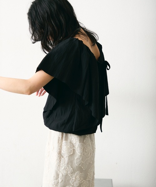 Lutim by u(ルチバイユー)の「Balloon gathered blouse / バルーンギャザーブラウス(シャツ/ブラウス・レディース・グレイッシュベージュ/ブラック・FREE)」の14枚目の写真