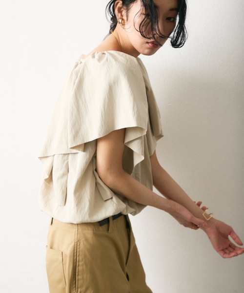 Lutim by u(ルチバイユー)の「Balloon gathered blouse / バルーンギャザーブラウス(シャツ/ブラウス・レディース・グレイッシュベージュ/ブラック・FREE)」の15枚目の写真