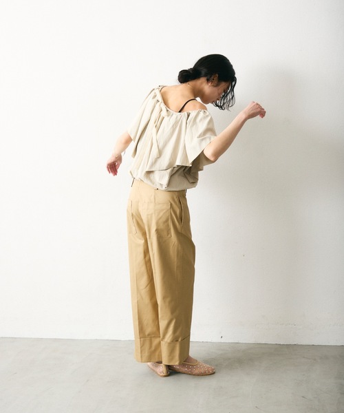 Lutim by u(ルチバイユー)の「Balloon gathered blouse / バルーンギャザーブラウス(シャツ/ブラウス・レディース・グレイッシュベージュ/ブラック・FREE)」の19枚目の写真