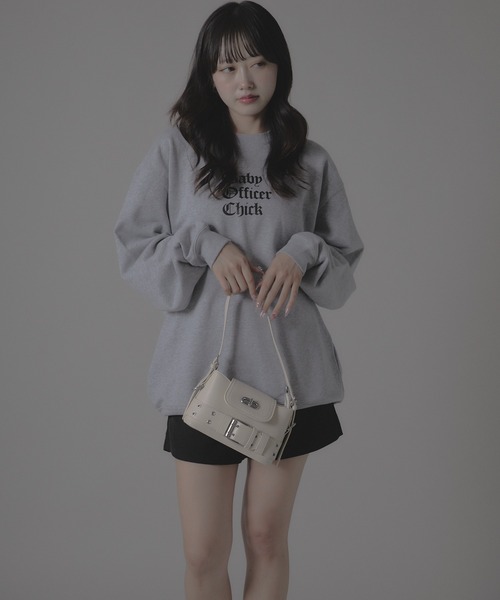 Chick(チック)の「ベルトデザイン フラップ式ショルダーバッグ(ショルダーバッグ・レディース・ホワイト/ブラック/シルバー・FREE)」の1枚目の写真