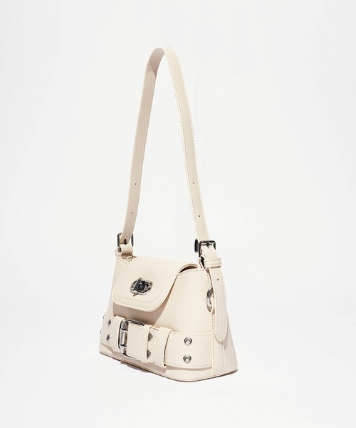 Chick(チック)の「ベルトデザイン フラップ式ショルダーバッグ(ショルダーバッグ・レディース・ホワイト/ブラック/シルバー・FREE)」の6枚目の写真