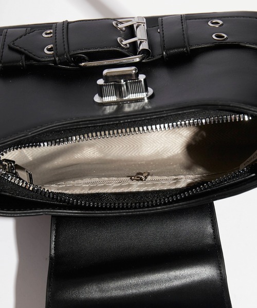 Chick(チック)の「ベルトデザイン フラップ式ショルダーバッグ(ショルダーバッグ・レディース・ホワイト/ブラック/シルバー・FREE)」の22枚目の写真