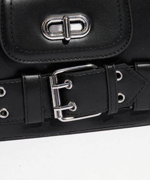 Chick(チック)の「ベルトデザイン フラップ式ショルダーバッグ(ショルダーバッグ・レディース・ホワイト/ブラック/シルバー・FREE)」の18枚目の写真