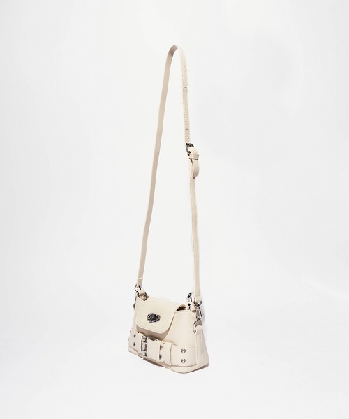 Chick(チック)の「ベルトデザイン フラップ式ショルダーバッグ(ショルダーバッグ・レディース・ホワイト/ブラック/シルバー・FREE)」の5枚目の写真