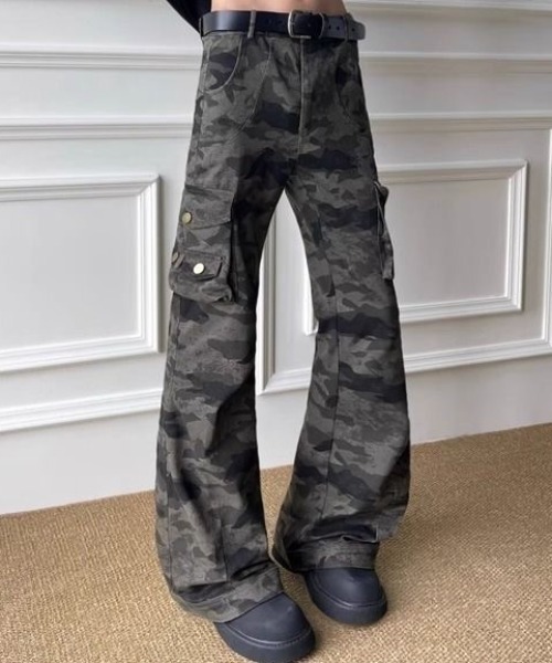 セール】ユニセックス迷彩カーゴフレアパンツ（カーゴパンツ
