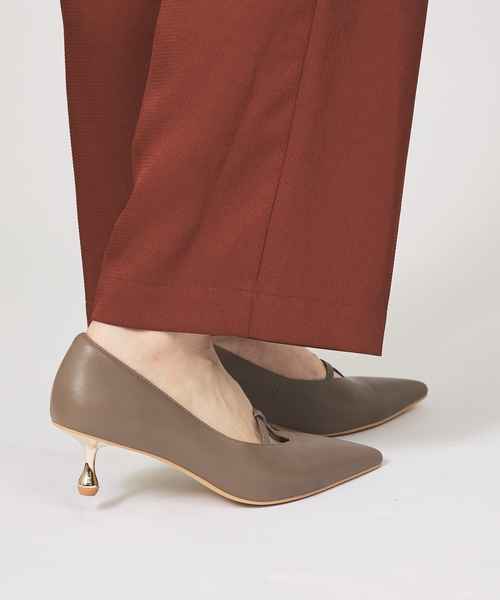 Au BANNISTER(オゥバニスター)の「Tストラップメタルヒールパンプス(パンプス・レディース・ボルドー/ブラック/グレイッシュベージュ・37/39/35/38/36)」の22枚目の写真