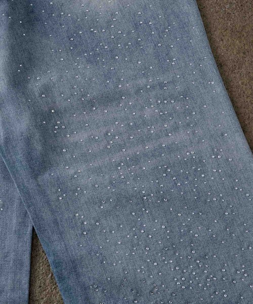 ADAMASTE（アダマスト）の「rhinestone jewelry baggy denim pants