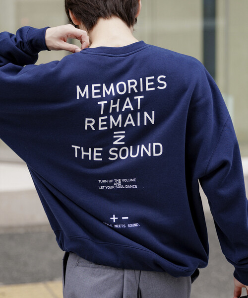 FREAK'S STORE(フリークスストア)の「限定展開 ビッグシルエット ワンポイント刺繍 バックプリント ヘムコード クルーネック スウェット(スウェット・メンズ・グレイッシュベージュ/アッシュグレー/スミクロ/ネイビー・SMALL/MEDIUM/LARGE)」の4枚目の写真