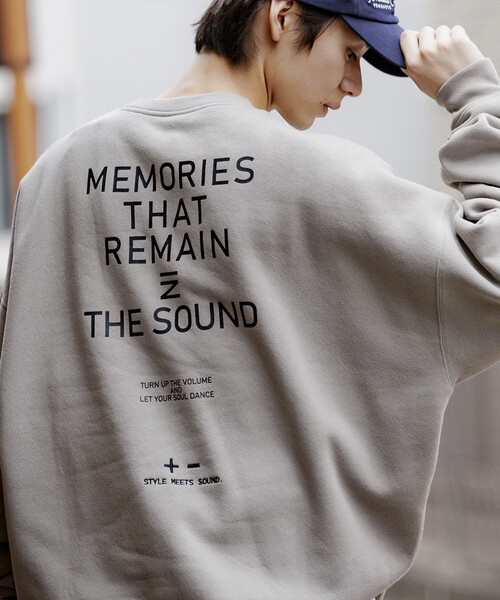 FREAK'S STORE(フリークスストア)の「限定展開 ビッグシルエット ワンポイント刺繍 バックプリント ヘムコード クルーネック スウェット(スウェット・メンズ・グレイッシュベージュ/アッシュグレー/スミクロ/ネイビー・SMALL/MEDIUM/LARGE)」の1枚目の写真