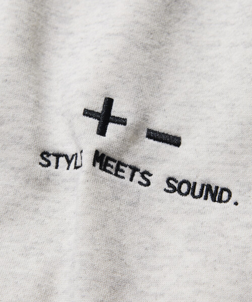 FREAK'S STORE(フリークスストア)の「限定展開 ビッグシルエット ワンポイント刺繍 バックプリント ヘムコード クルーネック スウェット(スウェット・メンズ・グレイッシュベージュ/アッシュグレー/スミクロ/ネイビー・SMALL/MEDIUM/LARGE)」の10枚目の写真