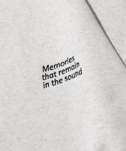 FREAK'S STORE(フリークスストア)の「限定展開 ビッグシルエット ワンポイント刺繍 バックプリント ヘムコード クルーネック スウェット(スウェット・メンズ・グレイッシュベージュ/アッシュグレー/スミクロ/ネイビー・SMALL/MEDIUM/LARGE)」の12枚目の写真